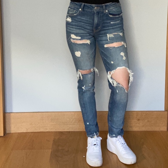 Zara Ripped Denim Jeans - Picture 1 of 11